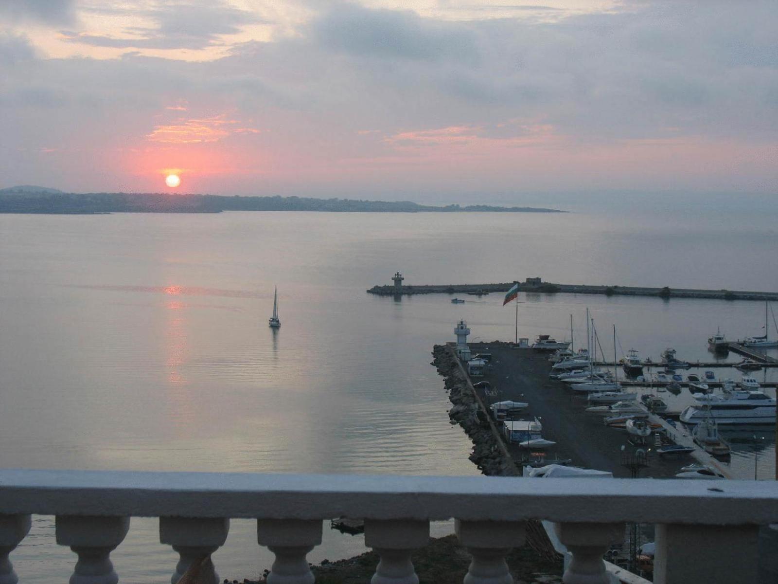Orion Guest House Sozopol Esterno foto